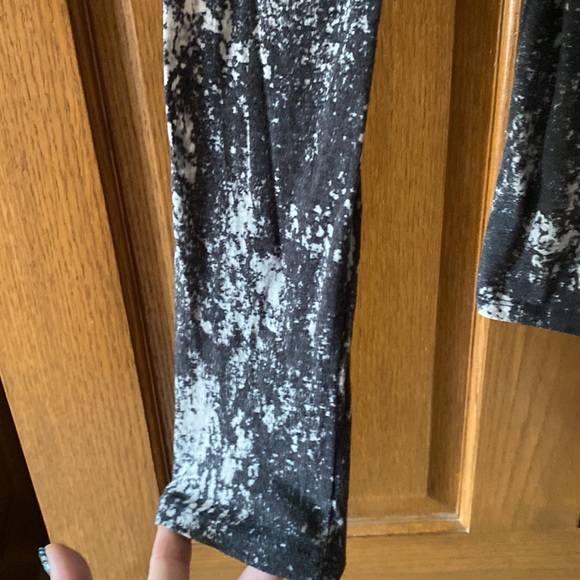 Adorable Calvin Klein top! - Picture 4 of 6